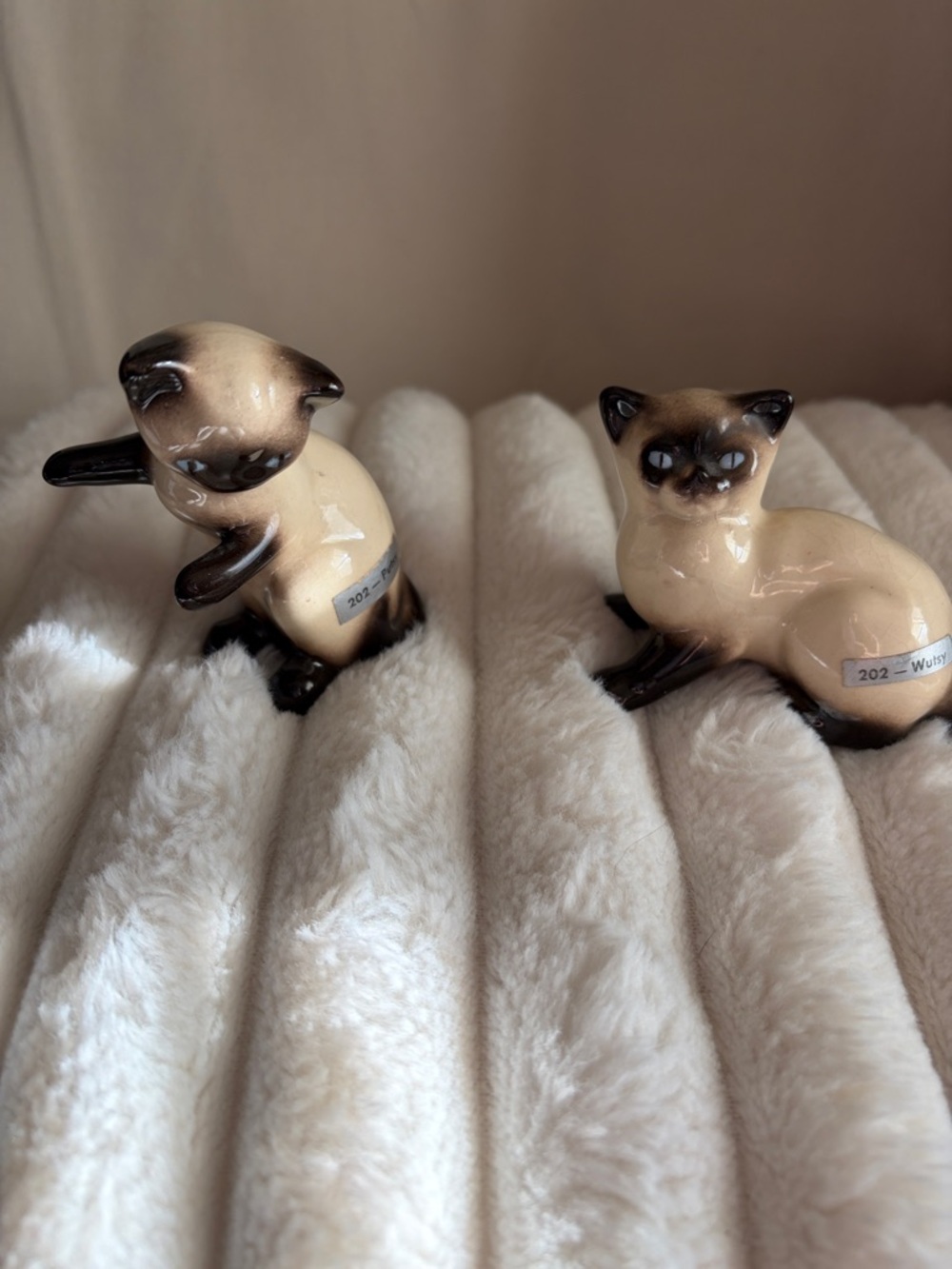 Cream and Brown Siamese Cat Ceramic Figurine Set - Decorative Home Accents
